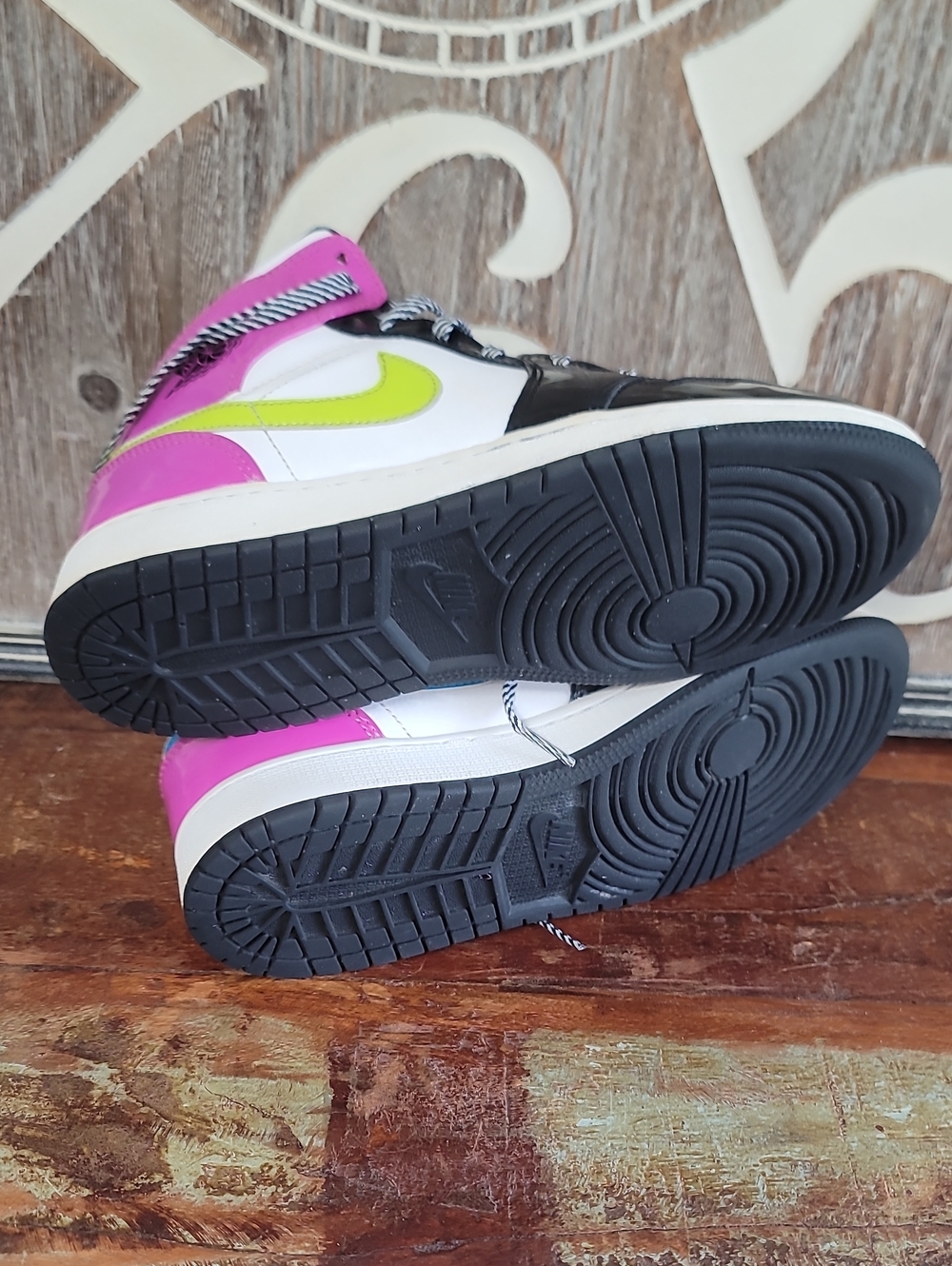 Nike Air Jordan 1 Mid SE "Cyber Active Fuchsia" Wmns 8, Good Condition. - Picture 13 of 16